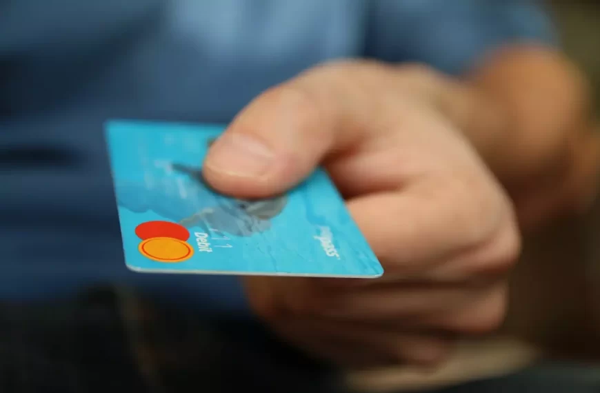 A hand showing a credit card