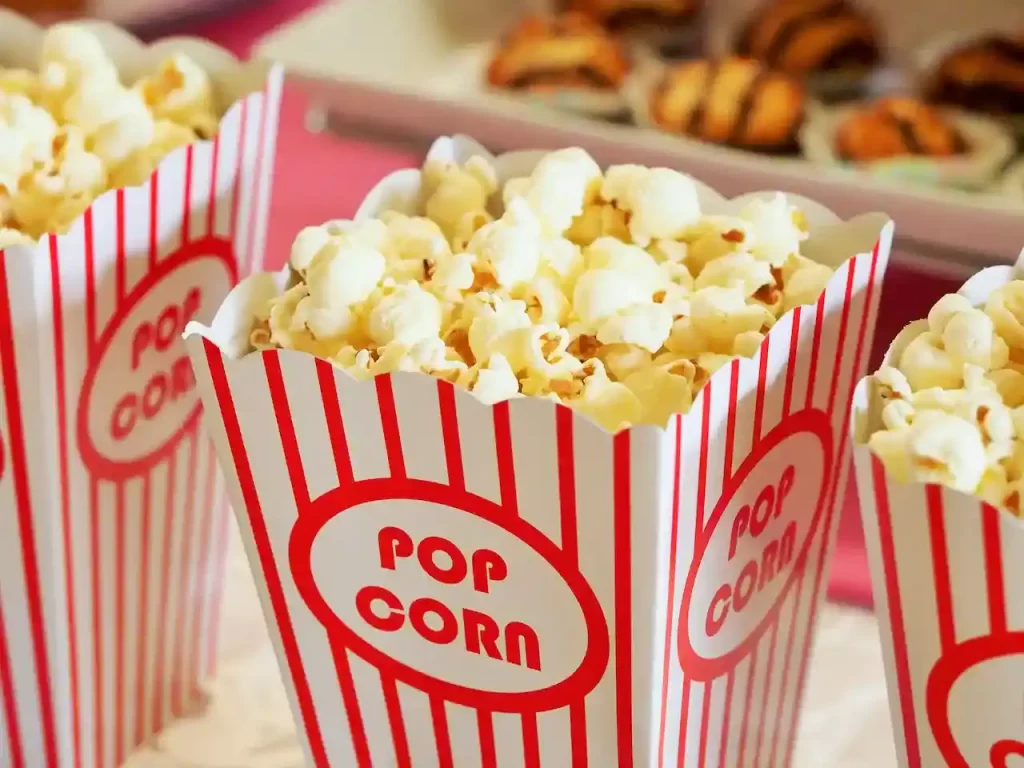 Selective focus photography of popcorn