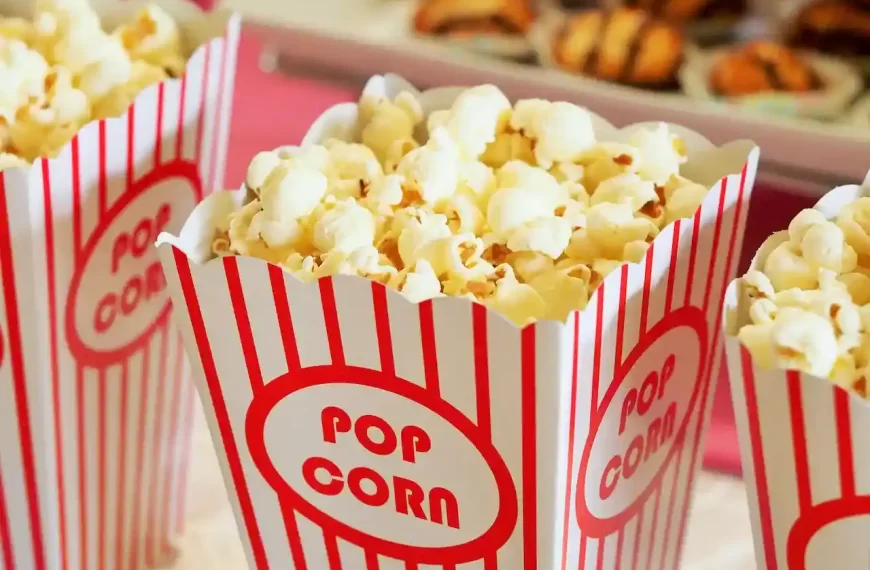 Selective focus photography of popcorn