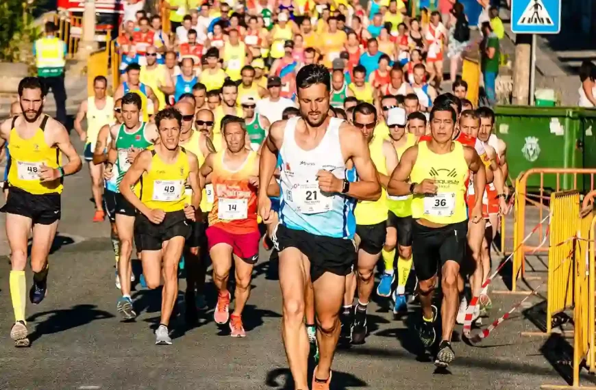 A large group of people running in a marathon